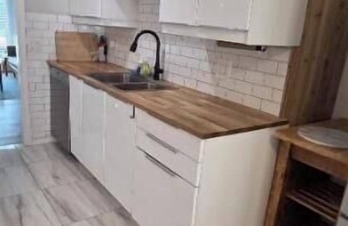 Keswick House | Cozy Cottage with Private Shared Beach Access (30-day min)