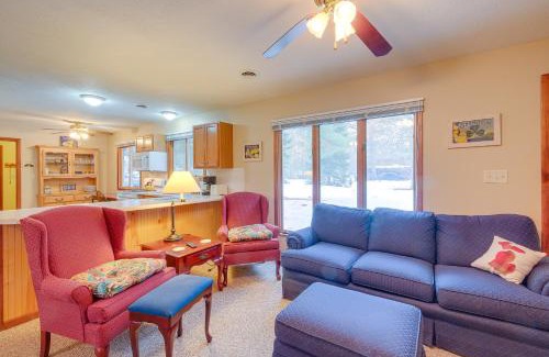 Higgins Lake House | Cozy Cottage with Sunroom - Walk to Higgins Lake!