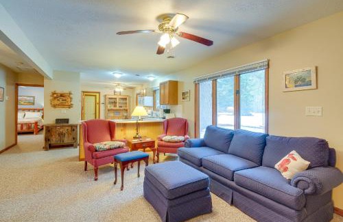 Higgins Lake House | Cozy Cottage with Sunroom - Walk to Higgins Lake!