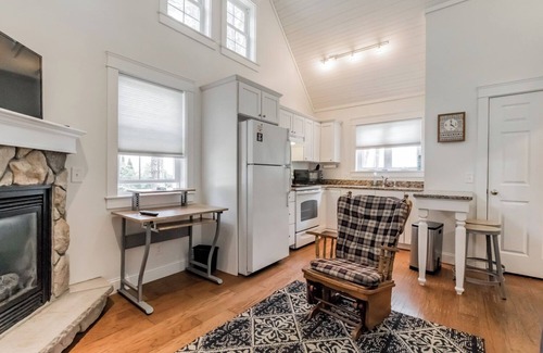 Southern Coast Cottage | Cozy cottage with large, shared oceanfront lot, just a pathway away from the sandy beach