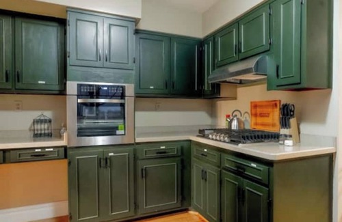 Goshen House | Cozy Country Home/Hot Tub/Pool/WI-FI/King Bed/Gym