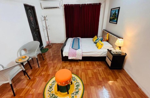 Mohammadpur Apartment | Cozy couple friendly private room