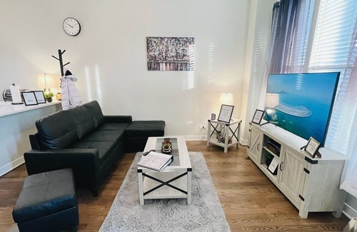 Heart of Chicago Apartment | Cozy Cove 1