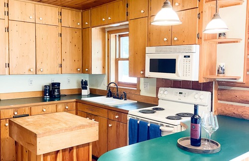Darby Cabin | Cozy Creek Log Cabin - 2 Br 1 Ba with seasonal creek, fruit trees and wildlife