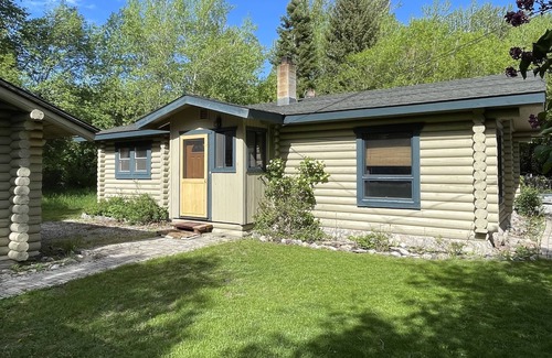 Darby Cabin | Cozy Creek Log Cabin - 2 Br 1 Ba with seasonal creek, fruit trees and wildlife