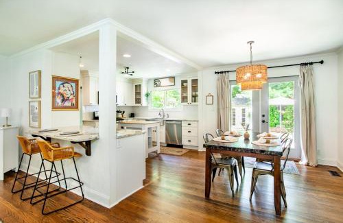 Knoxville House | Cozy Creekside Rancher-Heart of Downtown Knoxville