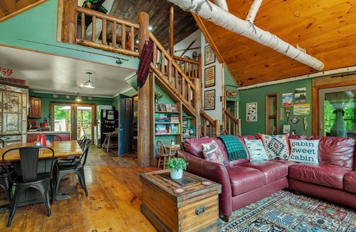 Hague Cabin | COZY CUB CABIN Mountainside Lake George, Hot Tub, Fireplace, Gazebo