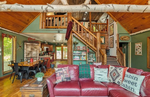Hague Cabin | COZY CUB CABIN Mountainside Lake George, Hot Tub, Fireplace, Gazebo