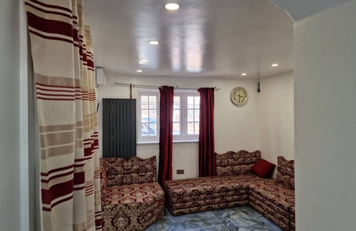 Dagenham House | Cozy Dagenham Retreat - 2BR House