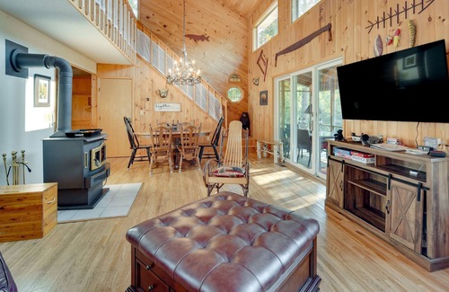 Markville Cabin | Cozy Danbury Escape: Snowmobiling & Ice Fishing!