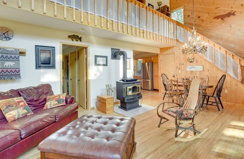 Markville Cabin | Cozy Danbury Escape: Snowmobiling & Ice Fishing!