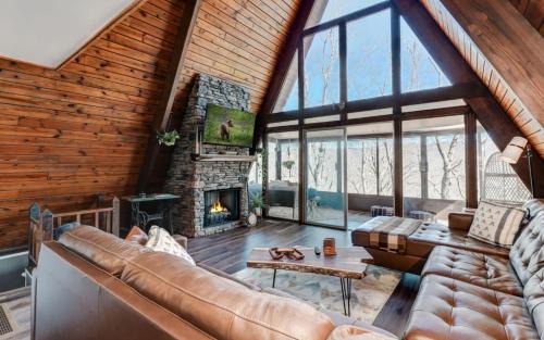 Tate Ski Chalet | Cozy Days Hideaway - Modern rustic vibes mountain views