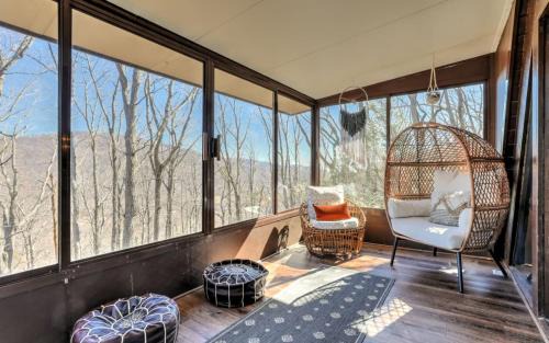 Tate Ski Chalet | Cozy Days Hideaway - Modern rustic vibes mountain views