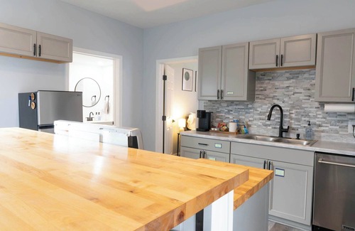 South Louisville House | Cozy Derby Bungalow Near Churchill Downs & Dwntn!