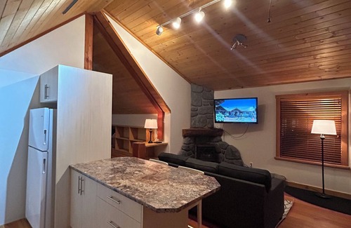 Comox Cottage | Cozy Detached Private 1 BR Carriage House in Comox