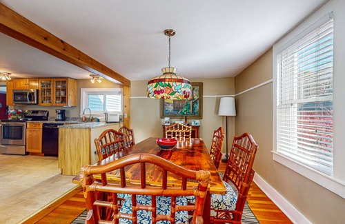Dorset House | Cozy dog-friendly home, fenced yard, gas fireplace, BBQ, wifi, partial a/c, w/d