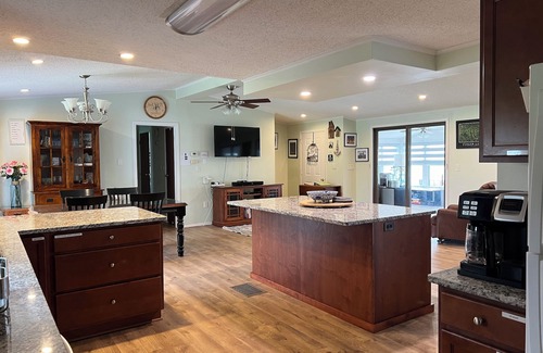 Seneca Falls House | Cozy Dog-friendly Lakefront Vacation Getaway on Cayuga Lake
