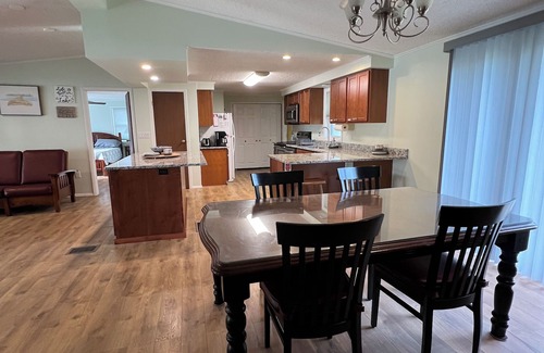 Seneca Falls House | Cozy Dog-friendly Lakefront Vacation Getaway on Cayuga Lake
