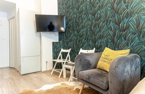 Mariahilf Hotel | Cozy Double Room w/Yardview - Perfect Shopping