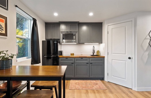 Garfield House | Cozy Downtown Bungalow Retreat with Sauna, Wifi, & Games!