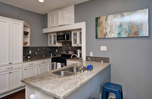 Southtown Apartment | Cozy Downtown Historic House - Casa Verde