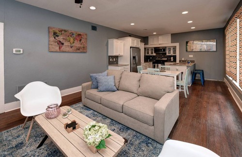 Southtown Apartment | Cozy Downtown Historic House - Casa Verde