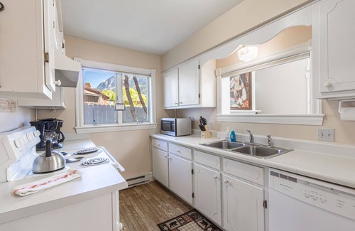 Ouray House | Cozy Downtown Pet Friendly Home with Fiber Internet! Fenced Outdoor Area!