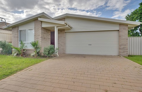 Dubbo House | Cozy Dubbo retreat - close to the zoo