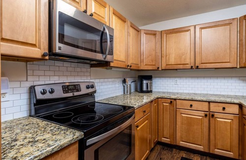 Maryville House | Cozy Duplex w/King Bed + 2 Full