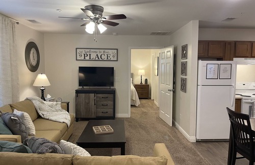 Washington Condo | Cozy East Side Condo in Washington close to City Park and Hospital