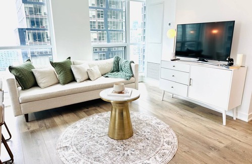 Fashion District Apartment | Cozy & Elegant Downtown Condo