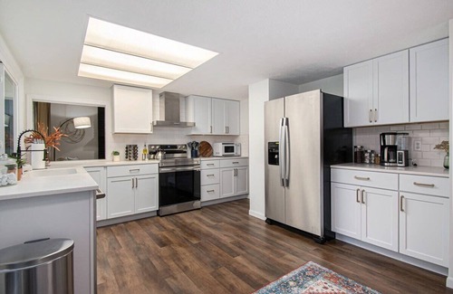 Millard House | Cozy & Elegant Gem, Fenced Yard, BBQ & Games!