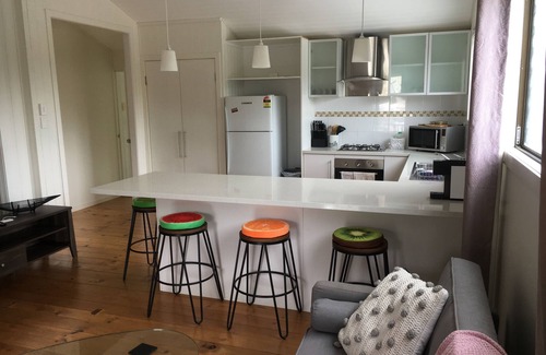 Bundaberg South House | Cozy Family Home Full Aircondition Sleeps 6 Close To Town & Tourist Attractions