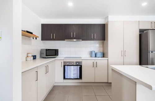 Marsden House | Cozy Family Home near Shops & Transport | W/Pool