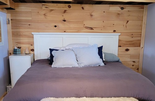 Suttons Bay Apartment | Cozy Farm Setting in Wine Country