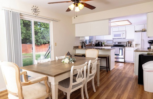 Tri-Cities House | Cozy Farmhouse in charming Kennewick.