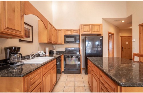 Indian Point Resort | Cozy Fireplace, Beautiful Panoramic View of Lake & Forest ~ 1 Bedroom w/1 Bath