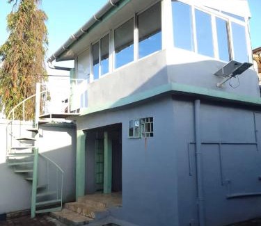 Freetown House | Cozy Flat 5 Minutes To Beach