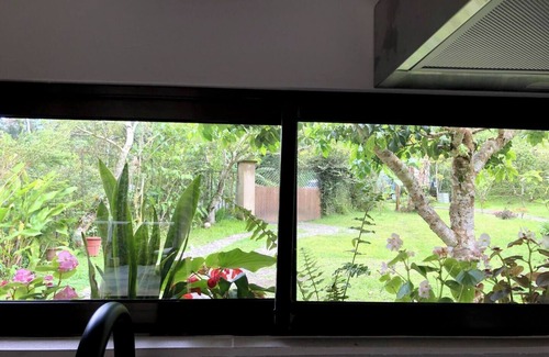 Roble Villa | Cozy Forest Villa at City's Edge.nn