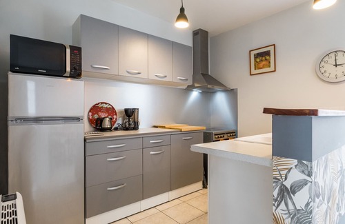 Saint-Hilaire-de-Chaleons Cottage | Cozy Traditional House with Garden, Garage, and WiFi – Near Beaches and City Centers