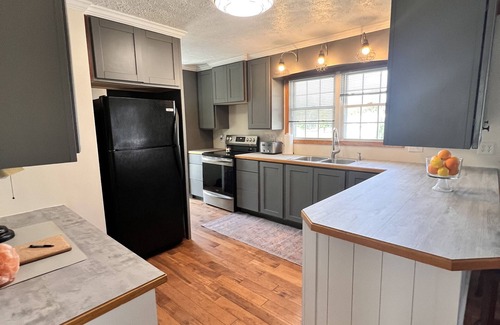 Kokomo House | Cozy fully furnished home located steps away from Highland Park!