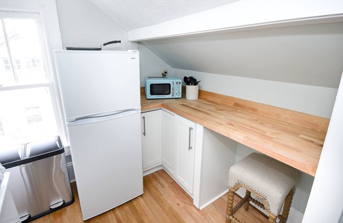 Miller Southside Apartment | Cozy Game Day Rental - Walking distance to Lane Stadium