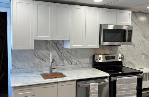 Helena Apartment | Cozy Getaway: Walk to downtown & trails, w/large gated yard for dog, fireplace