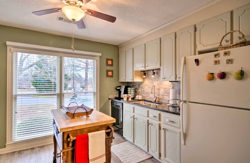 Greenwood Condo | Cozy Greenwood Condo w/Patio - 2 Mi to Downtown!