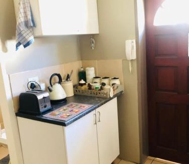 Weltevredenpark Apartment | Cozy guest suite with private access