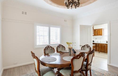 Wollongong CBD House | Cozy Heritage Home 10mins walk to Wollongong Hospital with Free Parking and Fast Internet