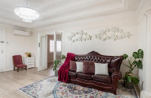 Wollongong CBD House | Cozy Heritage Home 10mins walk to Wollongong Hospital with Free Parking and Fast Internet