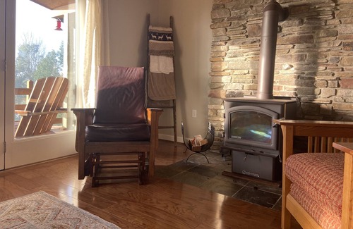 Ellicottville Cottage | Cozy Holiday Retreat with Valley Views + Hot-tub + Fire-pit