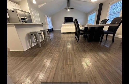 Duluth House | Cozy Home -6 TVs/5Beds Rooms/3Full Baths/13 Sleeps