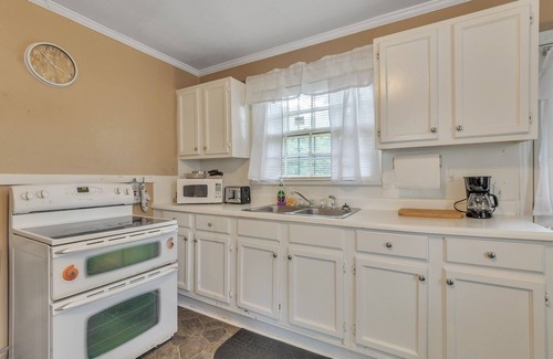 Capital View House | Cozy Home Away From Home In Little Rock 2 Bedroom Home by RedAwning